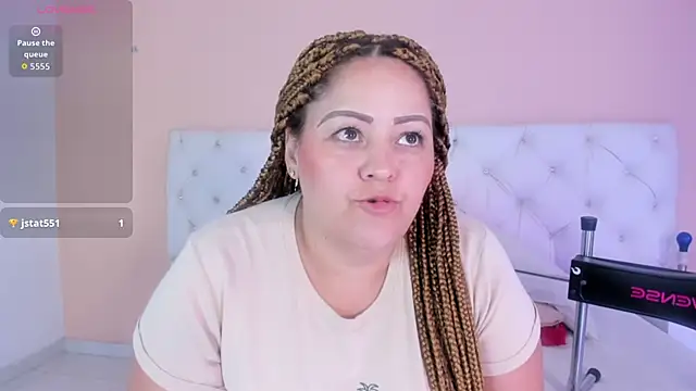 Snapshot of katte_landerr chatting on 10/26/25, 01:06 katte landerr online show from 10/26/25, 01:06