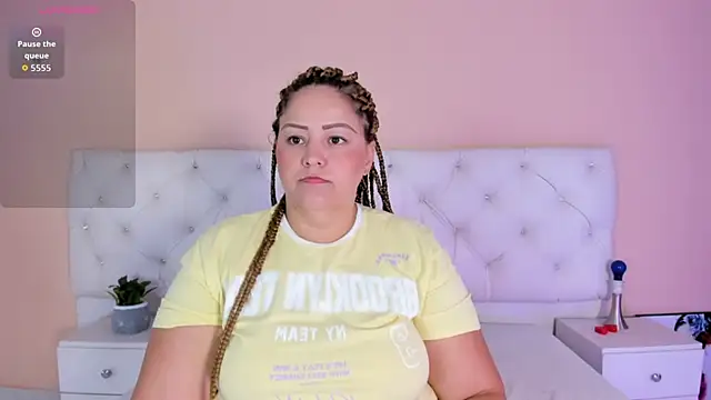 Snapshot of katte_landerr chatting on 10/29/25, 01:24 katte landerr online show from 10/29/25, 01:24