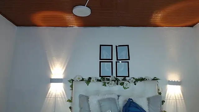 Snapshot of Megan_05_ chatting on 10/13/25, 07:25 Megan 05 online show from 10/13/25, 07:25