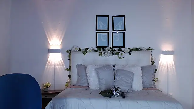 Snapshot of Megan_05_ chatting on 10/30/25, 06:19 Megan 05 online show from 10/30/25, 06:19