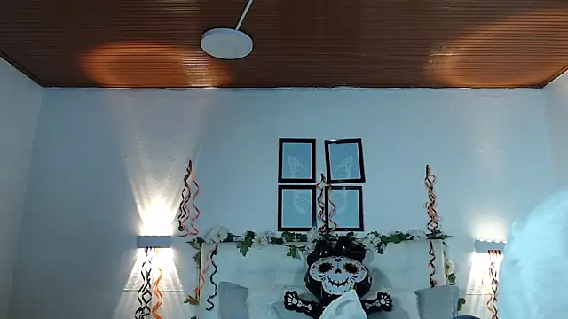 Snapshot of Megan_05_ chatting on 11/05/25, 07:25 Megan 05 online show from 11/05/25, 07:25