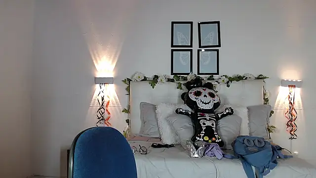 Snapshot of Megan_05_ chatting on 11/11/25, 06:30 Megan 05 online show from 11/11/25, 06:30