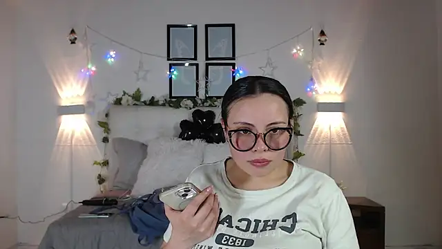 Megan 05  online show from 02/09/26, 05:50