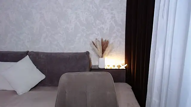 Snapshot of IrisJones chatting on 05/29/26, 04:27 IrisJones online show from 05/29/26, 04:27