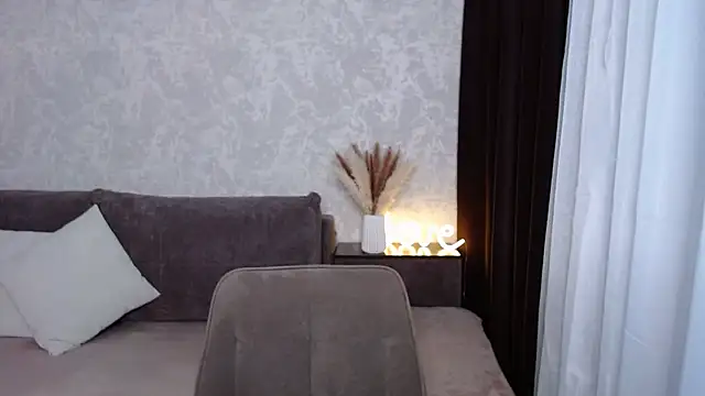 Snapshot of IrisJones chatting on 06/02/26, 04:42 IrisJones online show from 06/02/26, 04:42