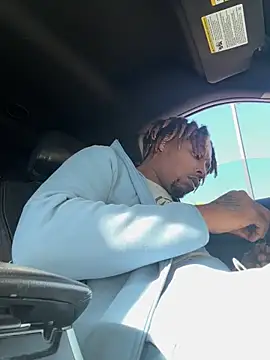 Snapshot of BigMfLuther chatting on 12/15/25, 04:22 BigMfLuther online show from 12/15/25, 04:22