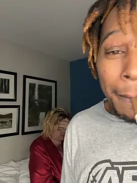 Snapshot of BigMfLuther chatting on 12/21/25, 03:57 BigMfLuther online show from 12/21/25, 03:57