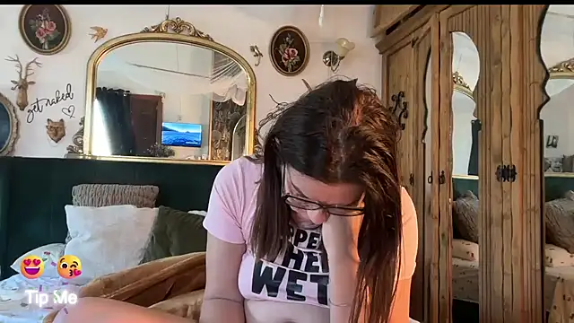 Snapshot of _Melia_ chatting on 06/27/26, 01:50 Melia online show from 06/27/26, 01:50
