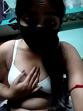 Snapshot of Snehabeauti chatting on 10/15/25, 05:24 Snehabeauti online show from 10/15/25, 05:24