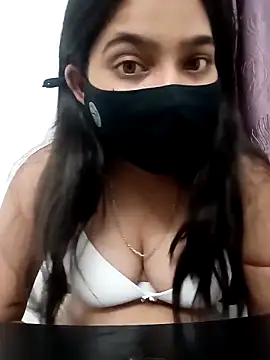 Snapshot of Snehabeauti chatting on 11/04/25, 05:12 Snehabeauti online show from 11/04/25, 05:12