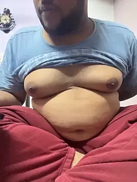 Snapshot of Shaikh_726910 chatting on 02/15/26, 02:47 Shaikh 726910 online show from 02/15/26, 02:47