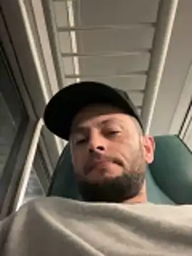 Snapshot of Carlosmauricio123 chatting on 03/01/26, 02:13 Carlosmauricio123 online show from 03/01/26, 02:13