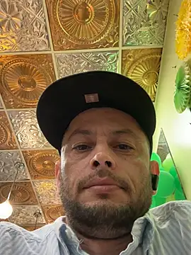 Snapshot of Carlosmauricio123 chatting on 03/22/26, 02:04 Carlosmauricio123 online show from 03/22/26, 02:04