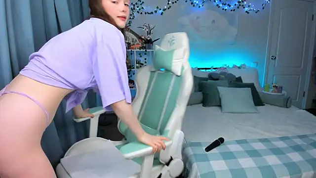 Zoe Vee online show from 10/22/25, 03:18