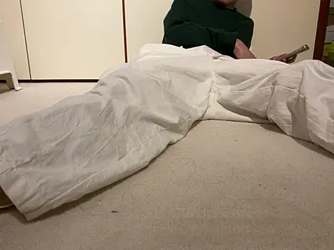 Snapshot of lucasdick18 chatting on 10/28/25, 04:42 lucasdick18 online show from 10/28/25, 04:42