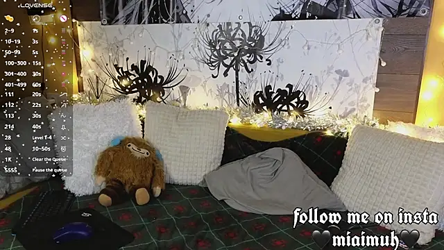 Snapshot of mia__yui chatting on 12/18/25, 10:05 mia yui online show from 12/18/25, 10:05