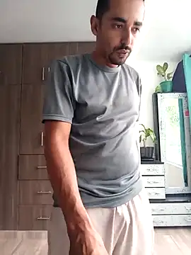 stivenlujan69 online show from 11/23/25, 02:17