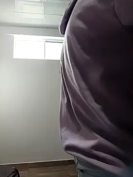 stivenlujan69 online show from 02/02/26, 07:23