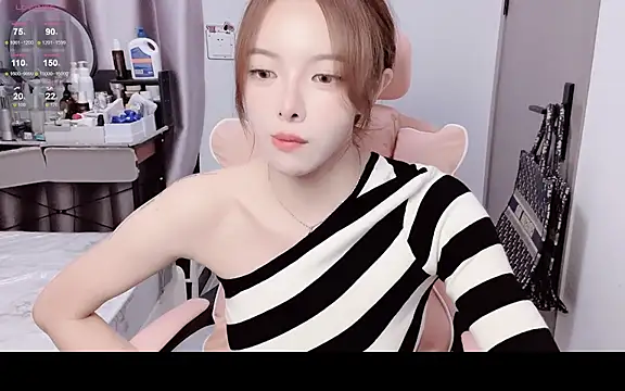 Snapshot of AmyySC chatting on 10/28/25, 02:53 AmyySC online show from 10/28/25, 02:53