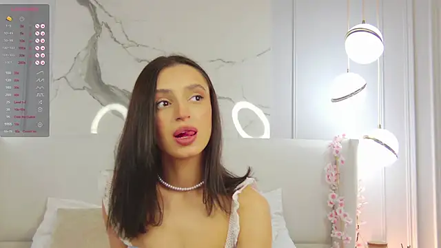 AdoraCortes online show from 11/09/25, 05:28