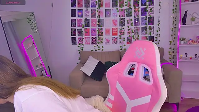 Moon  Bunny online show from 04/15/26, 03:19