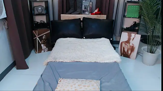 Snapshot of NaughtyAngelaYsobelle69 chatting on 09/29/25, 10:36 NaughtyAngelaYsobelle69 online show from 09/29/25, 10:36