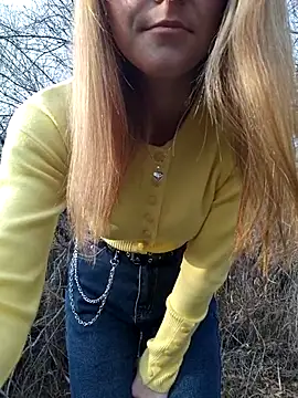 YOOUR EVAA online show from 11/20/25, 08:58