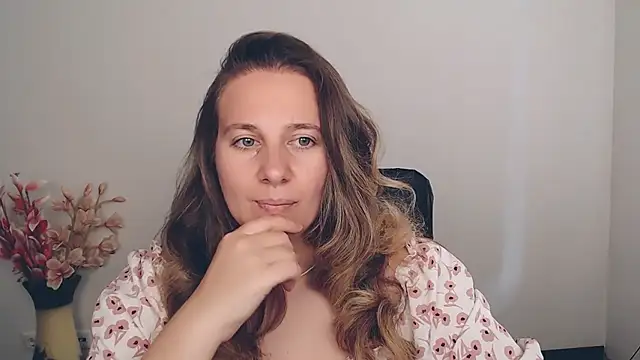 Snapshot of Darklure_ chatting on 09/15/25, 01:44 Darklure  online show from 09/15/25, 01:44