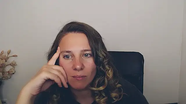 Snapshot of Darklure_ chatting on 09/17/25, 03:35 Darklure  online show from 09/17/25, 03:35