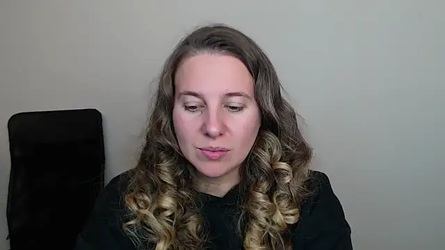 Snapshot of Darklure_ chatting on 10/20/25, 04:40 Darklure  online show from 10/20/25, 04:40