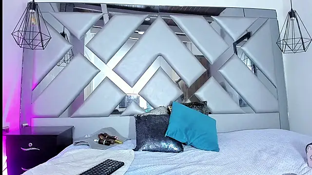 Lorenn Hill online show from 11/28/25, 12:52