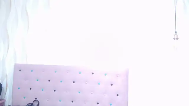 Snapshot of Naomi_Braunx chatting on 06/19/26, 01:48 Naomi Braunx online show from 06/19/26, 01:48