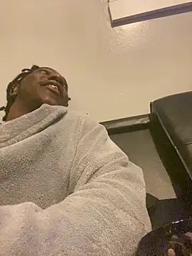 Snapshot of MosesWorld33 chatting on 10/05/25, 11:24 MosesWorld33 online show from 10/05/25, 11:24