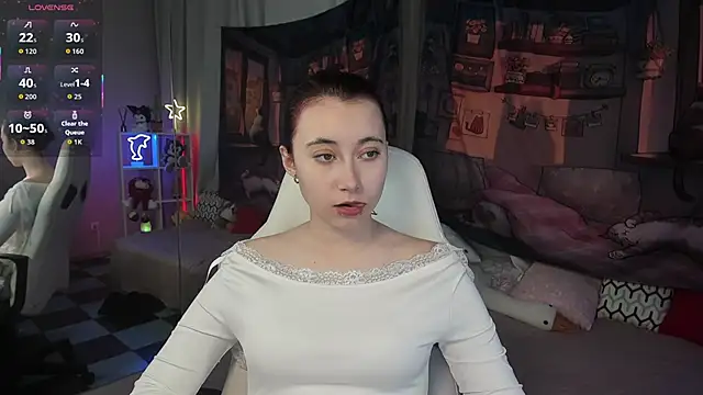 Snapshot of ClaraParks chatting on 10/27/25, 10:03 ClaraParks online show from 10/27/25, 10:03