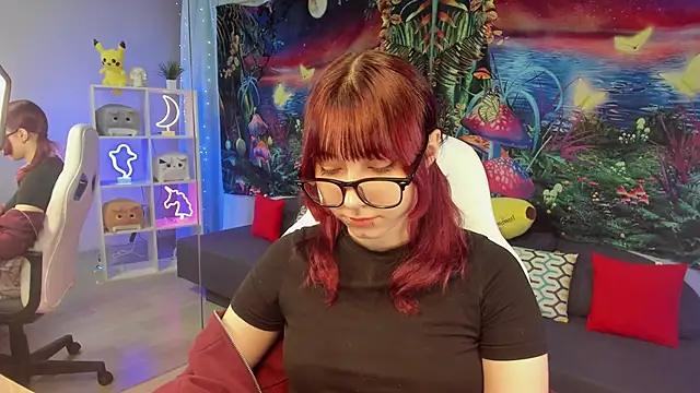 Snapshot of ClaraParks chatting on 11/08/25, 07:45 ClaraParks online show from 11/08/25, 07:45