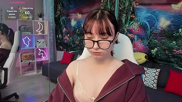 Snapshot of ClaraParks chatting on 11/09/25, 06:50 ClaraParks online show from 11/09/25, 06:50