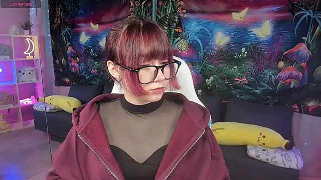 Snapshot of ClaraParks chatting on 11/14/25, 08:07 ClaraParks online show from 11/14/25, 08:07