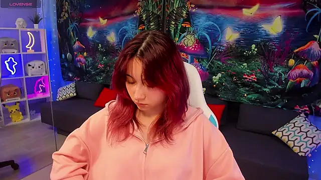 Snapshot of ClaraParks chatting on 11/24/25, 07:13 ClaraParks online show from 11/24/25, 07:13