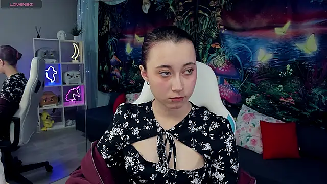 Snapshot of ClaraParks chatting on 12/02/25, 08:15 ClaraParks online show from 12/02/25, 08:15