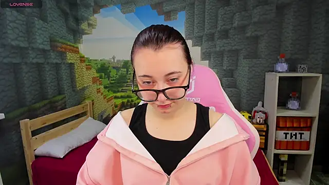 Snapshot of ClaraParks chatting on 12/03/25, 08:18 ClaraParks online show from 12/03/25, 08:18