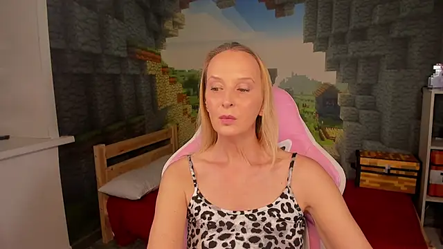 Snapshot of ClaraParks chatting on 01/09/26, 10:18 ClaraParks online show from 01/09/26, 10:18