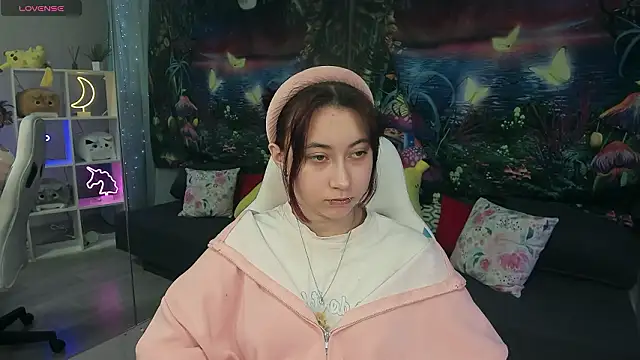 Snapshot of ClaraParks chatting on 02/04/26, 08:36 ClaraParks online show from 02/04/26, 08:36