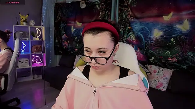 Snapshot of ClaraParks chatting on 03/04/26, 07:09 ClaraParks online show from 03/04/26, 07:09