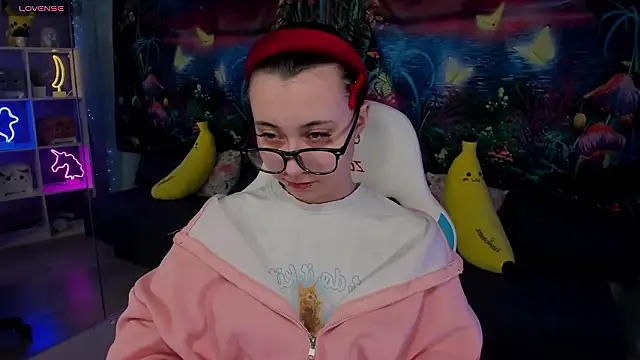 Snapshot of ClaraParks chatting on 03/08/26, 07:39 ClaraParks online show from 03/08/26, 07:39