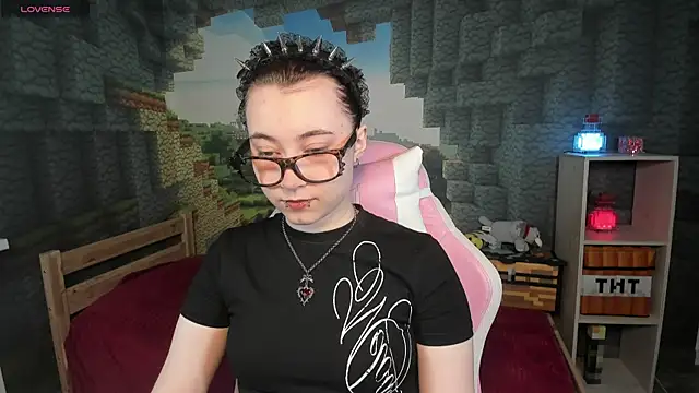 ClaraParks online show from 05/04/26, 07:54