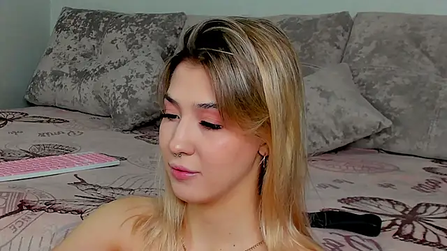 Snapshot of Bella_svon chatting on 12/05/25, 04:25 Bella svon online show from 12/05/25, 04:25