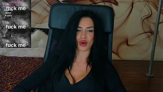 NaomiScarlet online show from 10/30/25, 10:27