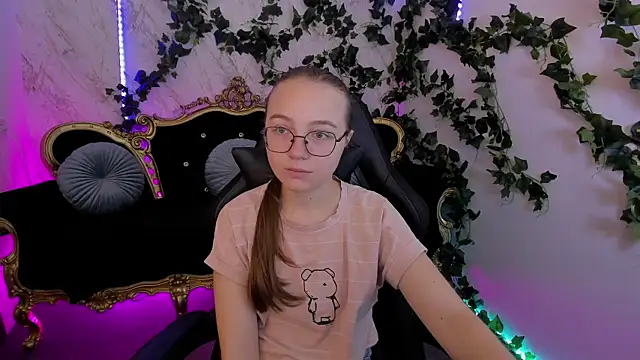 ArrinaWairr online show from 09/26/25, 07:12