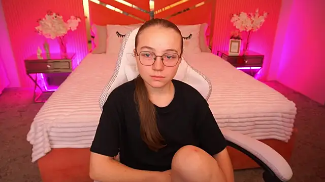 ArrinaWairr online show from 10/10/25, 07:18