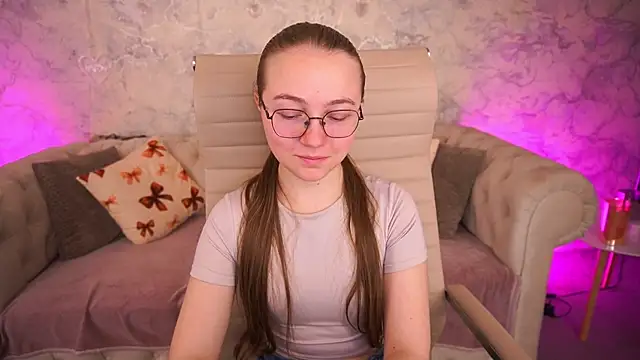 ArrinaWairr online show from 05/15/26, 06:42